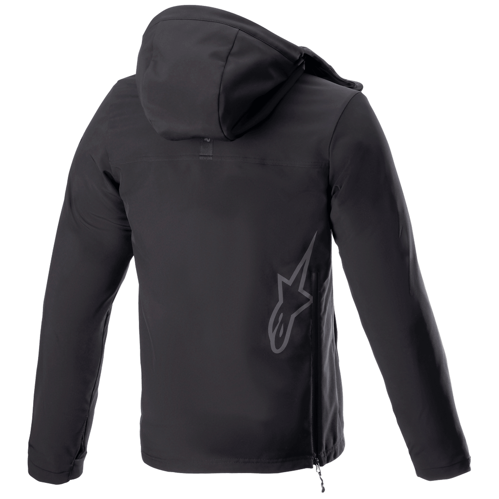 Alpinestars Sherpa Hoodie, casaco de motociclismo urbano com capuz, Black Reflex, vista traseira com um grande logótipo de estrela Alpinestars refletor na parte inferior das costas, fecho de correr lateral e capuz, design softshell à prova de vento