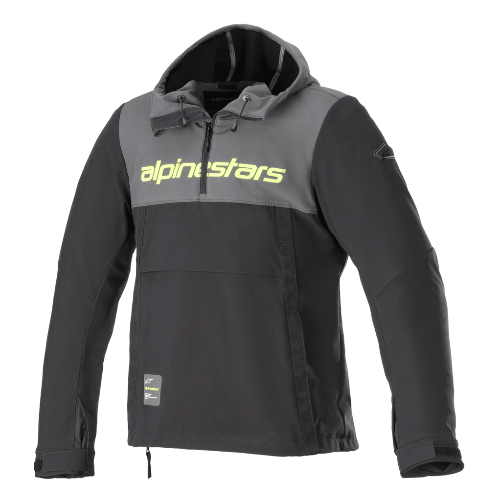 Alpinestars Sherpa Hoodie, camisola técnica com capuz para motociclismo, cinzento e preto, logótipo amarelo néon no peito, estilo anoraque com fecho parcial, casaco softshell para condução urbana