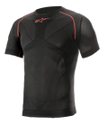 Alpinestars Ride Tech V2 Top Short Sleeve Summer, preto com detalhes vermelhos, camada de base de motociclismo de manga curta, ajuste de compressão com painéis de ventilação em malha mapeados no corpo, vestuário de desempenho técnico para condução em estrada e pista no verão