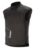 Alpinestars HT Heat Tech Vest, colete térmico de motociclismo sem mangas, preto, gola alta com fecho frontal angular assimétrico, construção em tecido técnico com logótipo Alpinestars branco, camada térmica para aventuras de inverno e mototurismo