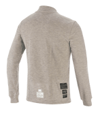 Alpinestars Race V3 Long Sleeve Top, camada base para automobilismo, cinzento melange, vista traseira apresentando tecido técnico resistente ao fogo e emblemas de certificação FIA perto da bainha