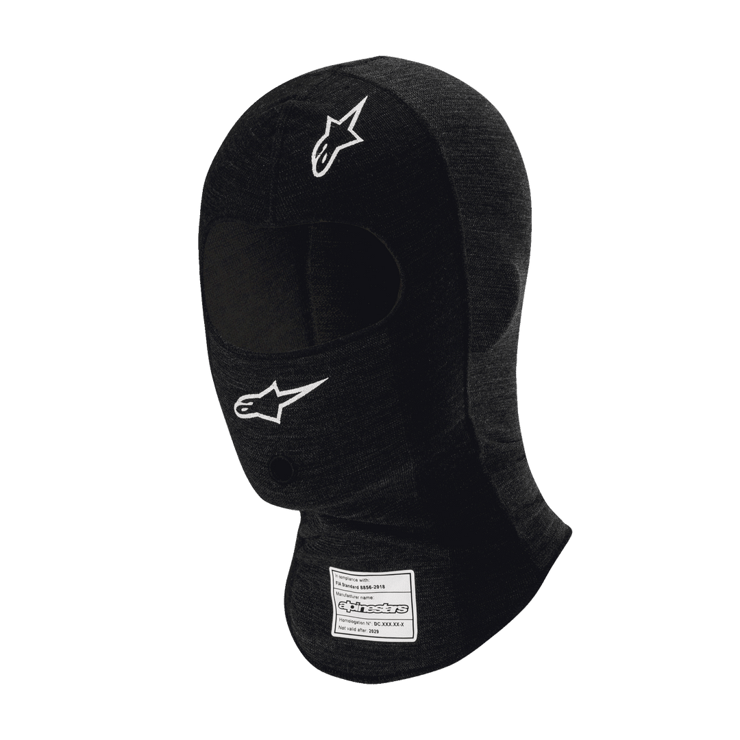 Alpinestars Race V3 Balaclava, balaclava de corrida automóvel preta resistente ao fogo, logótipos de estrela brancos na testa e na bochecha, etiqueta de certificação FIA no pescoço, tecido técnico leve com abertura para os olhos para proteção da cabeça em desportos motorizados