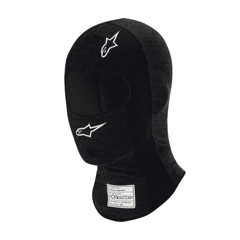 Alpinestars Race V3 Balaclava, balaclava de corrida automóvel preta resistente ao fogo, logótipos de estrela brancos na testa e na bochecha, etiqueta de certificação FIA no pescoço, tecido técnico leve com abertura para os olhos para proteção da cabeça em desportos motorizados