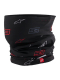 Alpinestars MM93 Neck Tube, gola de motociclismo, preta com padrão de logótipos Marc Márquez 93 e estrela em vermelho e branco, tecido leve e elástico, com uma pequena etiqueta vermelha da Alpinestars