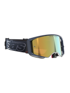Óculos Alpinestars Supertech Vision Vista, óculos de motocross, Black Mirror Gold, lente espelhada dourada com a inscrição 'ONE GOAL. ONE VISION.', armação escura com detalhe do logótipo em vermelho, correia larga preta com a marca 'stars' em cinzento, óculos de alto desempenho para off-road