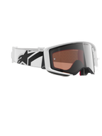 Óculos Alpinestars Supertech Corp Absolute Vision, óculos de motocross, branco e prateado espelhado, com uma armação branca e lente prateada refletora, correia larga ajustável branca com logótipo de estrela preto em destaque, proteção ocular profissional para corridas off-road