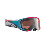 Óculos Alpinestars Supertech Stream, óculos de motocross, armação cinzenta com detalhes em azul e rosa, lente espelhada Silver Multi Mirror, correia azul-petróleo e cinzenta com marca branca em destaque, óculos de alto desempenho para competição todo-o-terreno