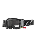 Alpinestars Vision 8 Corp Goggles Roll Off, óculos de motocross, pretos e transparentes, sistema roll-off integrado com puxador vermelho, correia preta com logótipo branco, padrão de lente ondulado com o texto "ONE GOAL. ONE VISION.", proteção ocular de alta performance para todo-o-terreno
