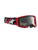 Óculos Alpinestars Vision 8 Luar, óculos de motocross, armação vermelha e preta com lente espelhada prateada, correia tecida larga com logótipo Alpinestars em vermelho e branco e o texto "ONE GOAL. ONE VISION.", proteção ocular de alta performance para corridas todo-o-terreno