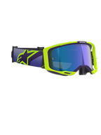 Óculos Alpinestars Vision 8 Corp, óculos de motocross, roxo e amarelo fluorescente, com lente azul espelhada, correia larga roxa com logótipo Alpinestars em amarelo vibrante, armação flexível com detalhes de ventilação para performance em todo-o-terreno