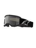 Alpinestars Vision 5 Corp, óculos de motocross, armação preta com lente espelhada prateada, fita preta larga e ajustável com logótipo de estrela branco, espuma facial acolchoada, marca One Goal One Vision
