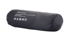 Saco de armazenamento Alpinestars Kart Cover, saco de transporte cilíndrico preto com marca branca 'KART COVER' e instruções de lavagem, inclui símbolos de lavagem e tecido resistente para equipamento de proteção de kart