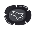 Alpinestars GP Sport Evo Knee Sliders, sliders de joelho para corrida de moto pretos e brancos, com logótipo de estrela branco num disco central cinzento escuro, design contornado de cinco pétalas com o texto da marca "ONE GOAL ONE VISION", proteção em TPU durável para pista e condução desportiva