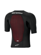 Casaco de Proteção Alpinestars Bionic Plasma LT - Manga Curta, vista traseira, construção em malha preta respirável com protetor de costas Nucleon PLASMA vermelho texturizado, logótipo e marca Alpinestars em branco, equipamento de proteção para todo-o-terreno e motocross