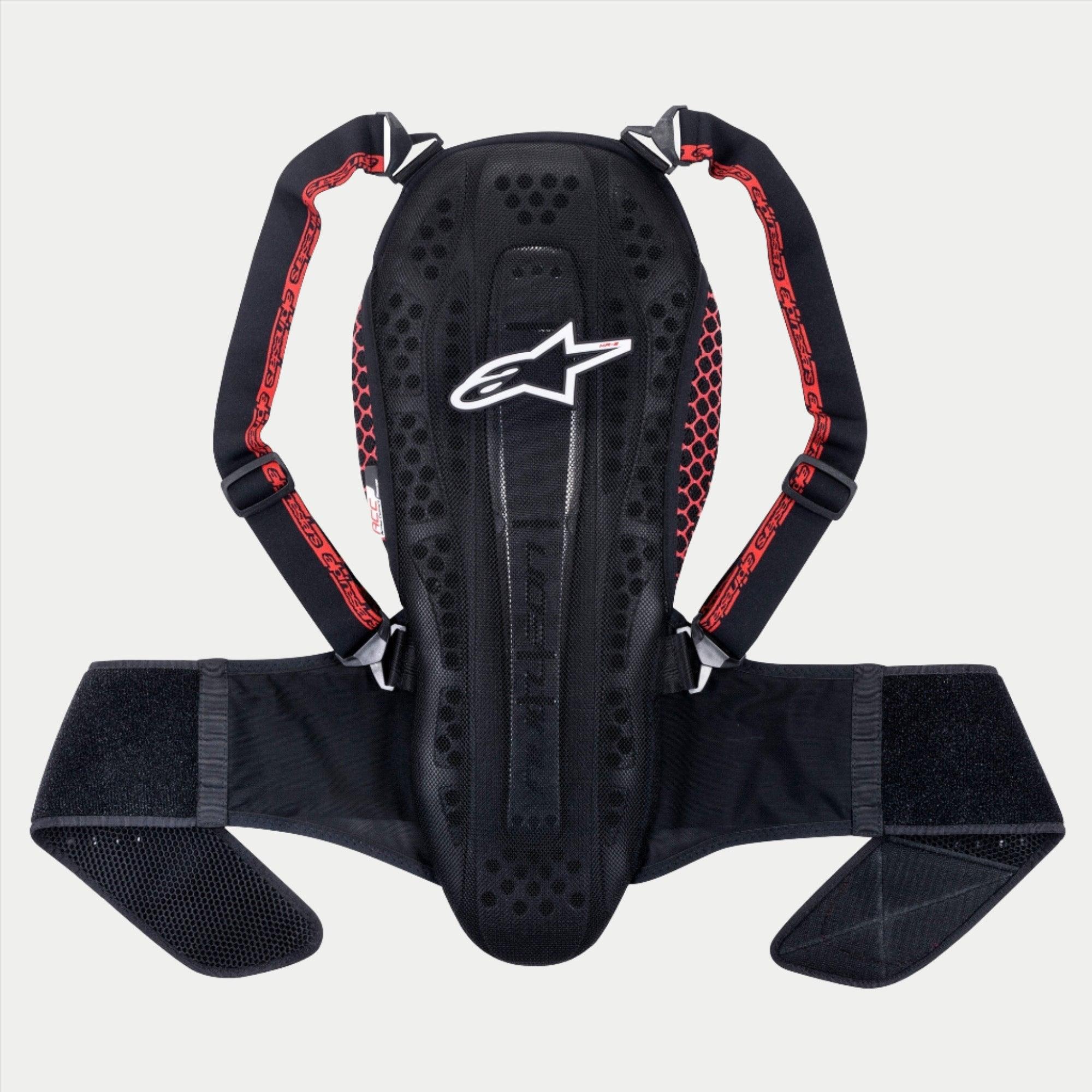 Alpinestars Nucleon KR-2 Back Protector, protetor de costas em preto, fumo e vermelho, proteção de coluna articulada com logótipo de estrela branco, painéis laterais em favo de mel vermelhos, alças ajustáveis e cinto de cintura largo, equipamento de segurança para motociclismo nível 2 CE