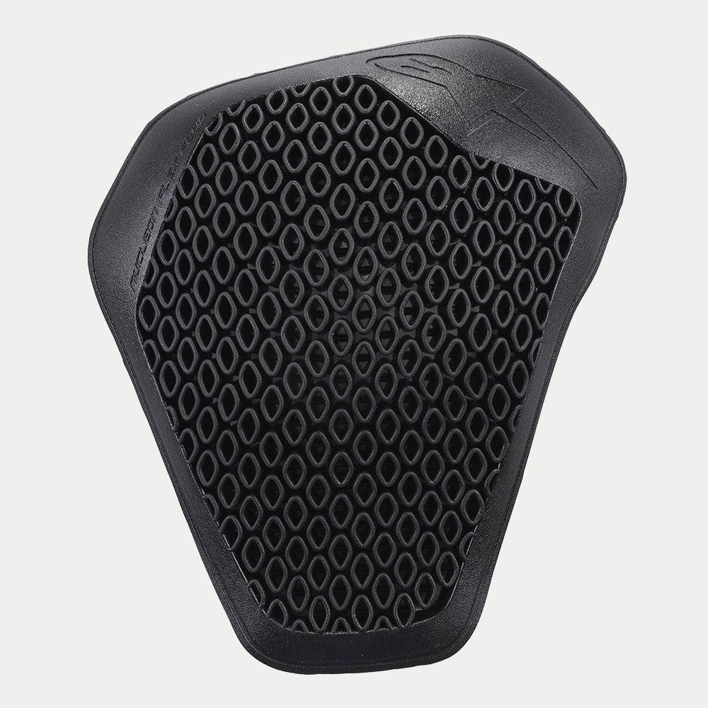 Alpinestars Nucleon Flex Plus Shoulder Protector, preto, proteção interior para motociclismo com estrutura celular perfurada para ventilação e design ergonómico de baixo perfil