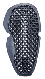 Protetor de Cotovelo Alpinestars Nucleon Flex Pro, cinzento antracite, design em grelha ventilada estilo favo de mel, inserção de proteção leve e flexível para equipamento de motociclismo, com formato ergonómico e logótipo Alpinestars