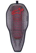 Alpinestars Nucleon Flex Proi Full Back Protector Insert, Transparent Smoke Red, estrutura hexagonal em cinzento fumado com núcleo vermelho, logótipo Alpinestars vermelho no topo, forma ergonómica de escudo alongado, equipamento de proteção para motociclismo altamente ventilado