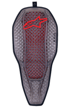 Alpinestars Nucleon Flex Proi Full Back Protector Insert, Transparent Smoke Red, estrutura hexagonal em cinzento fumado com núcleo vermelho, logótipo Alpinestars vermelho no topo, forma ergonómica de escudo alongado, equipamento de proteção para motociclismo altamente ventilado