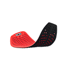 Inserção de Protetor de Costas Alpinestars Nucleon Plasma Full, vermelho e preto, em posição curva flexível exibindo o design perfurado celular, estrutura ondulada de absorção de impactos, equipamento de proteção respirável para motociclismo