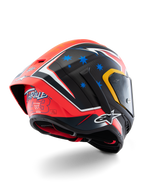 Capacete Alpinestars Supertech R10 Miller Limited Edition, capacete de corrida integral, Carbon Red Matt com estrelas azuis e detalhes brancos, grafismo 'Thriller 43' na parte traseira, spoiler aerodinâmico de grandes dimensões, construção em fibra de carbono