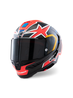 Capacete Alpinestars Supertech R10 Miller Limited Edition, capacete integral de corrida, Carbon Red Matt com estrelas vermelhas, pormenores gráficos azuis e amarelos, viseira fumada escura, calota aerodinâmica em carbono para motociclismo profissional