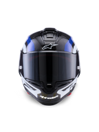 Capacete Alpinestars Supertech R10 Arius, capacete de corrida integral, preto, branco e azul brilhante, vista frontal com viseira fumada escura, textura de fibra de carbono visível no topo do casco, logótipo Alpinestars branco na testa e no queixo, design aerodinâmico para competição profissional