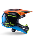 Capacete Alpinestars S-M3 Fray ECE 22.06, capacete de motocross, preto, laranja, azul e amarelo néon, perfil lateral de uma calota aerodinâmica brilhante com uma pala laranja proeminente, logótipo em verde néon e detalhes em azul, proteção para competição todo-o-terreno