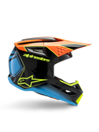 Alpinestars S-M3 Youth Fray Helmet, capacete de motocross, preto com detalhes em laranja, azul e amarelo fluorescente, vista de perfil lateral exibindo design aerodinâmico, entradas de ar e viseira pronunciada, acabamento brilhante com logótipo amarelo em destaque