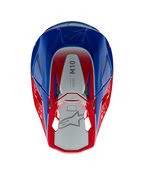 Capacete Alpinestars Supertech M10 Aeon, capacete de motocross, vermelho e azul brilhante, vista superior mostrando o painel central prateado com a marca M10, calota aerodinâmica com detalhes em vermelho e azul, aberturas de ventilação em malha, proteção de cabeça de alta performance para motocross