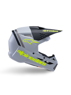 Capacete Alpinestars S-M3 Youth Radium ECE 22.06, capacete de motocross para jovens, cinzento mate e preto com logótipos em amarelo néon, perfil lateral exibindo o logótipo e texto Alpinestars, design aerodinâmico com ventilação integrada e viseira preta.