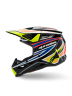 Capacete Alpinestars S-M3 Youth Wurx, capacete de motocross, preto com grafismos vibrantes em amarelo, azul e vermelho, vista de perfil com logótipo Alpinestars em destaque, calote aerodinâmica com múltiplas aberturas de ventilação e pala amarela.