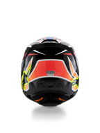 Alpinestars S-M3 Youth Wurx Helmet ECE 22.06, capacete de motocross, vista traseira, preto com grafismos vermelhos, amarelo fluorescente e azuis, com padrões angulares arrojados, logótipos de estrela e autocolante de certificação ECE 22.06, concebido para corridas de todo-o-terreno para jovens
