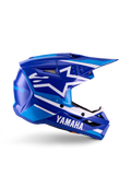 Capacete de Motocross para Jovens Yamaha S-M3, azul e branco brilhante, vista de perfil lateral com marca Yamaha em destaque e logótipo de estrela da Alpinestars, design geométrico com realces em azul claro, calota ventilada com viseira longa, proteção de cabeça para todo-o-terreno com certificação ECE 22.06