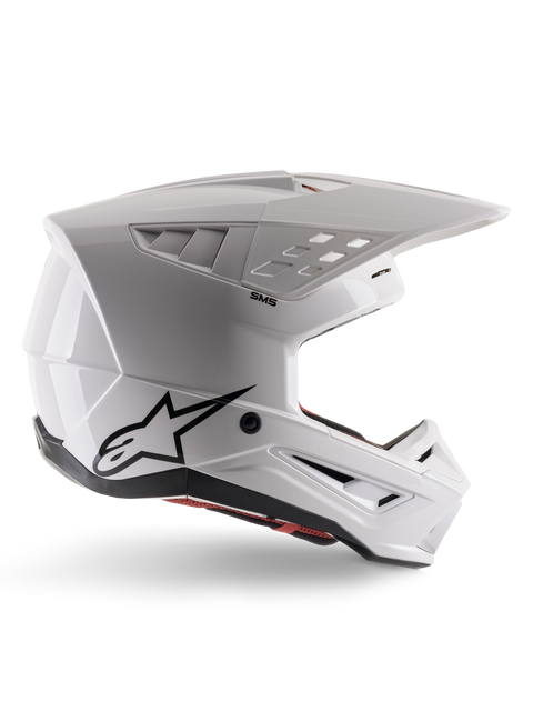 Alpinestars S-M5 Solid Helmet ECE 22.06, capacete de motocross, branco brilhante, perfil lateral com design aerodinâmico angular, viseira proeminente, entradas de ar integradas, logótipo Astars preto na parte traseira e acolchoamento interior vermelho visível