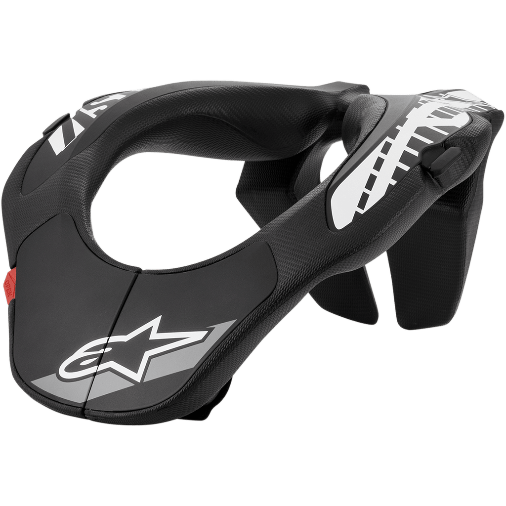 Alpinestars Youth Neck Support, colar cervical para motocross, preto com grafismos brancos e aba vermelha, design ergonómico com superfície texturizada, equipamento de proteção para jovens