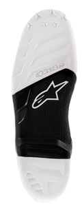 Sola Alpinestars Tech 7, sola de substituição para bota de motocross, branca e preta, com superfície de aderência texturada, logótipo Alpinestars e inserção central substituível para performance em condução todo-o-terreno