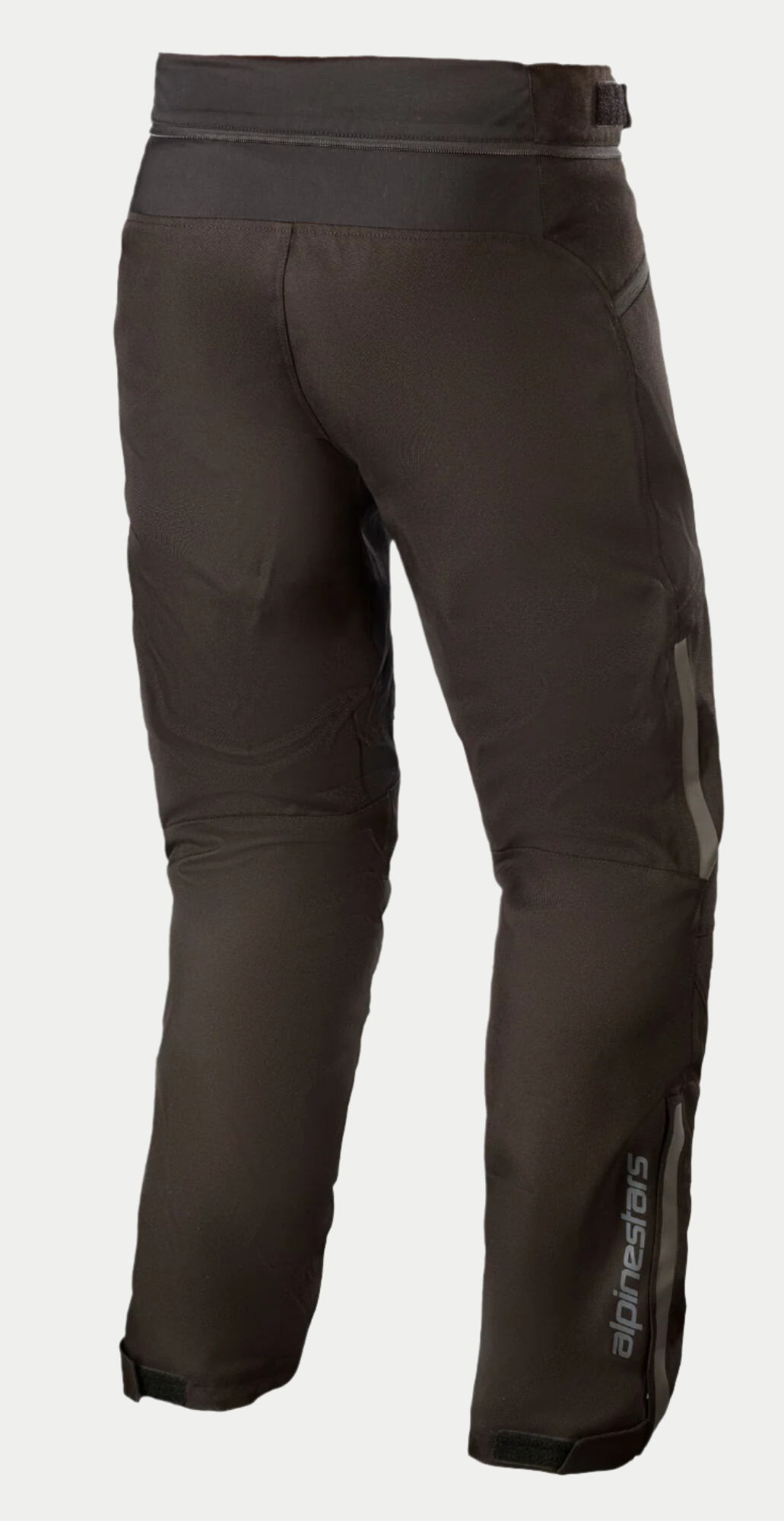 Alpinestars AST-1 V2 Waterproof Pants - Short, calças de motociclismo pretas, vista traseira com construção têxtil durável, logótipo Alpinestars refletor na parte inferior da perna, fecho de ligação na cintura e ajuste de cintura com velcro