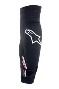 Protetor de Joelho Alpinestars Aria, preto e branco, manga em malha respirável com um grande logótipo Astars branco, texto 'ASTARS RIGHT' e uma correia inferior ajustável, proteção leve para BTT e ciclismo