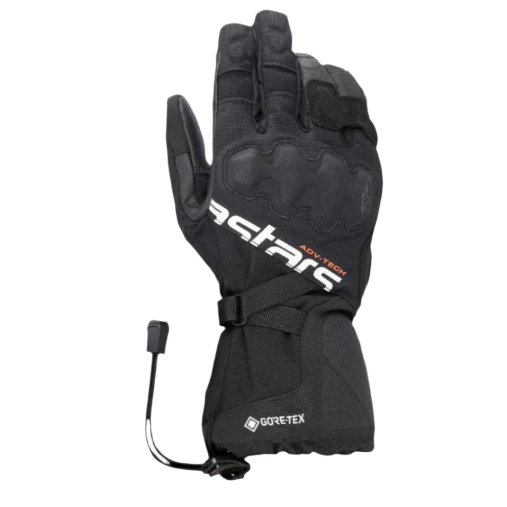 Luvas Alpinestars XT-5 GORE-TEX, luvas de motociclismo pretas, com logótipo Astars branco e texto ADV-TECH laranja, design de punho longo com proteção de articulações coberta, logótipo GORE-TEX e fecho com cordão de choque, equipamento de adventure touring