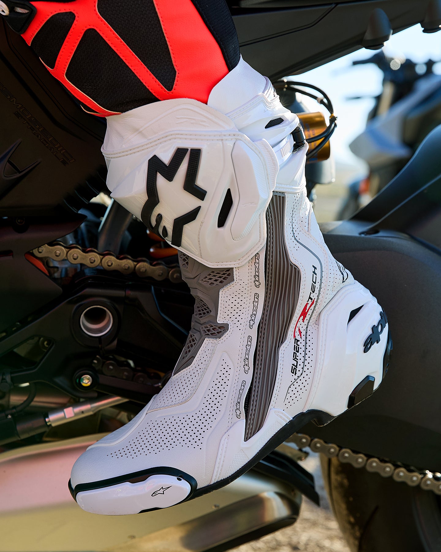  Ultrastar 9 UK ホワイト/ブラック Supertech R Vented - Botas Motociclismo Preto | Alpinestars®