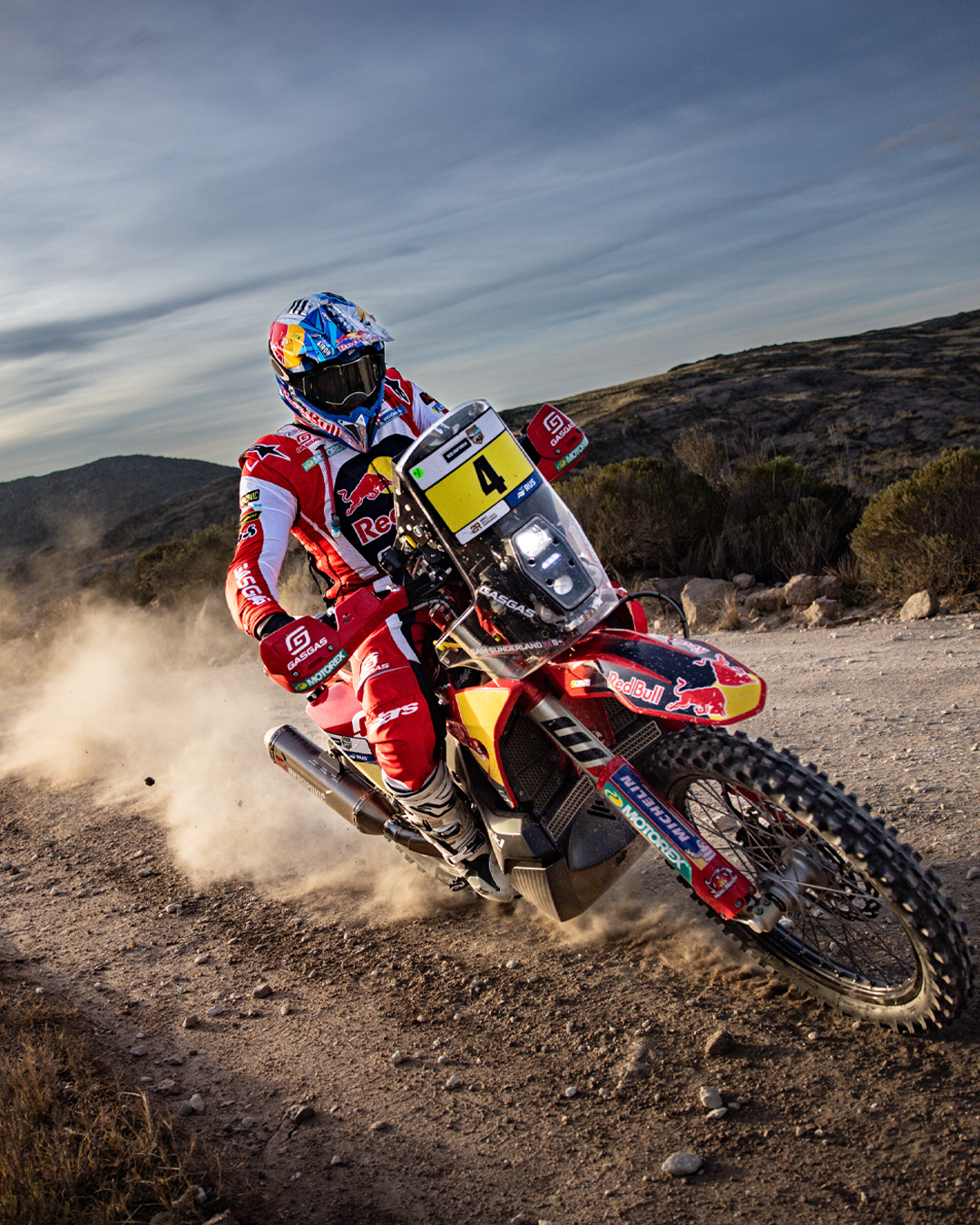 Dakar rider Sam Sunderland off-roading wearing full Alpinestars gear