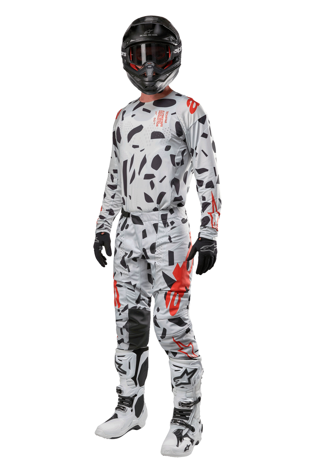 Alpinestars 2024 Techstar Rantera Pants, calças de motocross, camuflado cinzento Haze Gray, usadas com camisola a condizer, capacete preto e botas brancas e pretas, com padrões abstratos pretos e detalhes vermelhos, equipamento completo de corrida todo-o-terreno