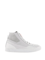 Alpinestars Stated Shoes, sapatos de motociclismo urbanos, Branco e Cinza Cool, sapatilhas de cano alto com colarinho do tornozelo em malha canelada, parte superior em nubuck e lona, sola de borracha vulcanizada branca, design retro minimalista com detalhe de logótipo vermelho na língua