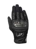 Luvas Alpinestars SMX-2 Air Carbon V2, luvas de motociclismo pretas, vista superior com proteções dos nós dos dedos em fibra de carbono, malha 3D respirável e painéis de pele, logótipo Alpinestars branco e design de punho curto