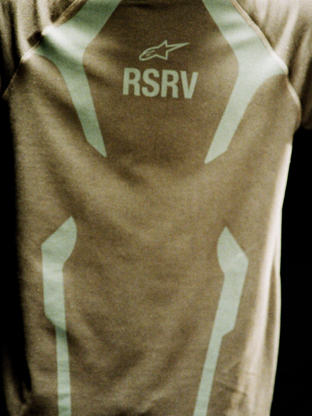 RSRV BASE TEE - Manga Comprida